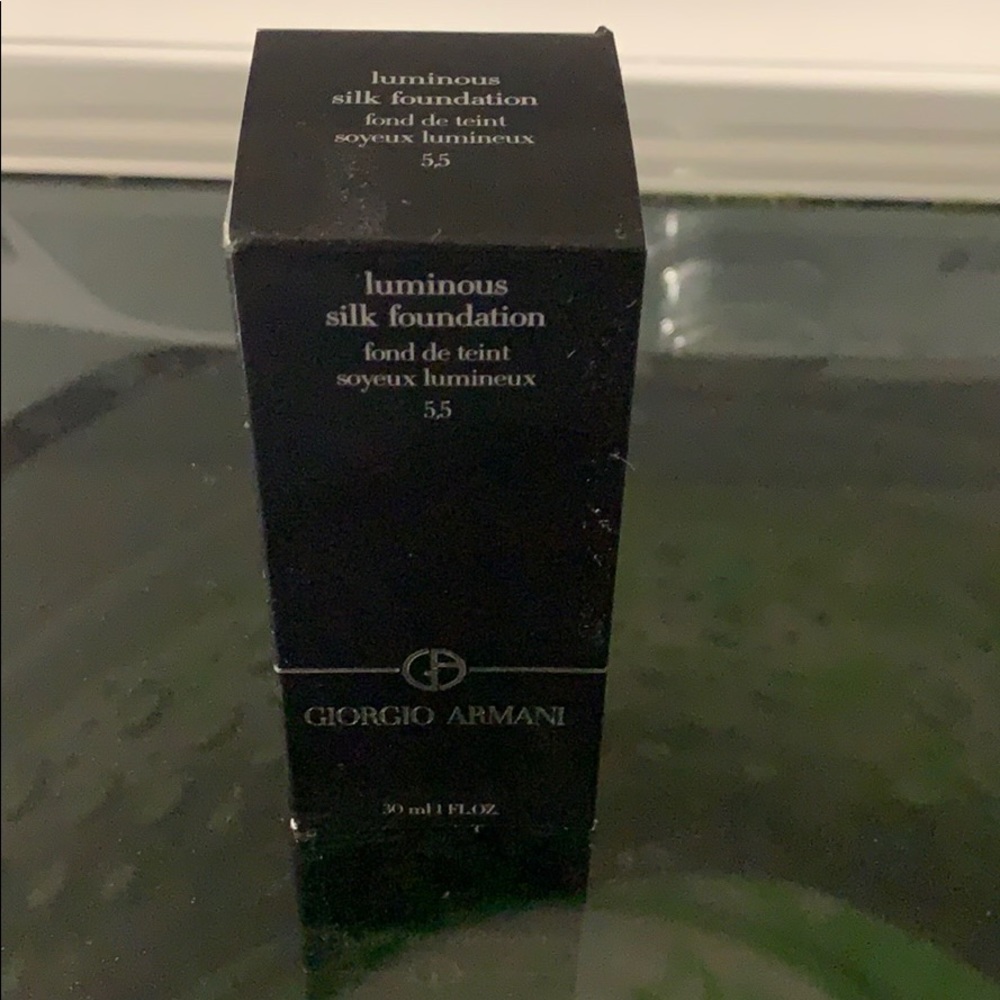 Brand new luminous silk foundation